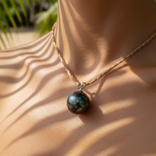 Load image into Gallery viewer, 10mm Tahitian Baroque Pearl Pendant, 18k Gold