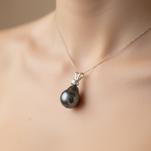 Load image into Gallery viewer, Baroque Tahitian Pearl Pendant, 18k Yellow Gold