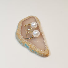Load image into Gallery viewer, Akoya Pearl Earrings
