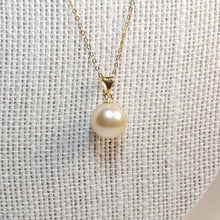 Load image into Gallery viewer, South Sea Pearl Pendant, Yellow Gold