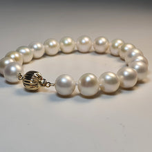 Load image into Gallery viewer, Large Freshwater Pearl Bracelet,14K Yellow Gold Clasp