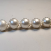 Load image into Gallery viewer, Large Freshwater Pearl Bracelet, 14K Yellow Gold Clasp