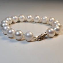 Load image into Gallery viewer, Large Freshwater Pearl Bracelet, 14K Yellow Gold Clasp