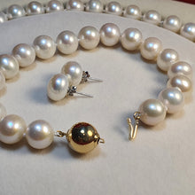 Load image into Gallery viewer, Large Freshwater Pearl Bracelet, Yellow Gold