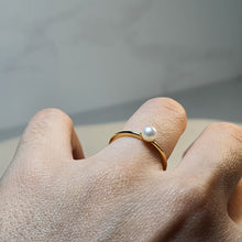 Load image into Gallery viewer, Freshwater Pearl Golden Ring, Sterling Silver