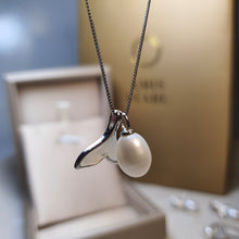Load image into Gallery viewer, Whale Tail Mother of Pearl & Freshwater Pearl Set, Sterling silver