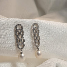 Load image into Gallery viewer, Gorgoues Crystal & Freshwater Pearl Earring, Sterling Silver