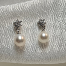 Load image into Gallery viewer, Flower Design & Rice Freshwater Pearl Earring, Sterling Silver