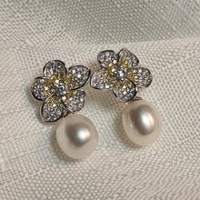 Load image into Gallery viewer, Freshwater Pearl Flower Jewellery Set, Sterling Silver