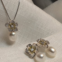 Load image into Gallery viewer, Freshwater Pearl Flower Jewellery Set, Sterling Silver