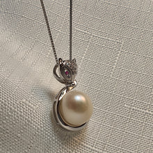 Load image into Gallery viewer, Freshwater Pearl Pendant & Chain, Fox Design, Sterling Silver
