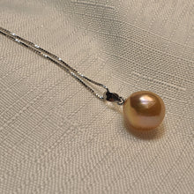 Load image into Gallery viewer, Cream Baroque Pearl Pendant and Chain, Sterling Silver, Amispearl