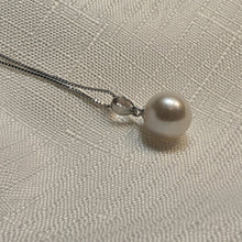 Load image into Gallery viewer, White Baroque Pearl Pendant and Chain, Sterling Silver, Amispearl
