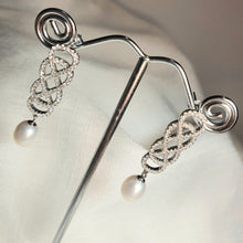 Load image into Gallery viewer, Gorgoues Crystal & Freshwater Pearl Earring, Sterling Silver