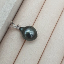 Load image into Gallery viewer, French Tahitian Baroque Pearl Pendant, 18k Gold Jewellery