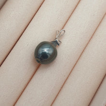 Load image into Gallery viewer, French Tahitian Baroque Pearl Pendant, 18k Gold Jewellery
