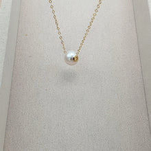Load image into Gallery viewer, Japanese Akoya Pearl Pendant + Chain, 18k Yellow Gold