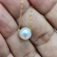 Load image into Gallery viewer, Japanese Akoya Pearl Pendant + Chain, 18k Yellow Gold