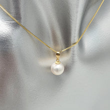 Load image into Gallery viewer, Freshwater Pearl Pendant, 18k Yellow Gold