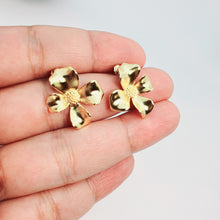 Load image into Gallery viewer, Modern 3D Flower Stud Earrings, Gold Jewelry