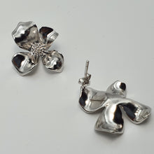 Load image into Gallery viewer, Modern 3D Flower Stud Earrings, Silver Jewelry