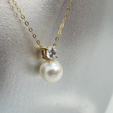 Load image into Gallery viewer, Japanese Akoya Pearl Pendant & Chain, 18K Yellow Gold