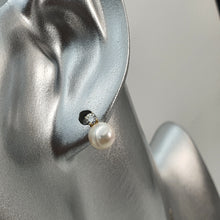 Load image into Gallery viewer, Japanese Akoya Pearl Stud Earring, 18K Yellow Gold