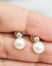 Load image into Gallery viewer, Japanese Akoya Pearl Jewellery Set, 18K Yellow Gold, Amispearl