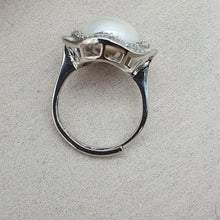 Load image into Gallery viewer, Large Freshwater Pearl ring, sterling silver