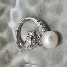 Load image into Gallery viewer, Large Freshwater Pearl Panther ring, sterling silver