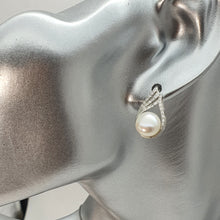 Load image into Gallery viewer, Bridal Freshwater Jewellery Teardrop Set, Sterling silver