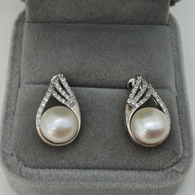 Load image into Gallery viewer, Bridal Freshwater Jewellery Teardrop Set, Sterling silver