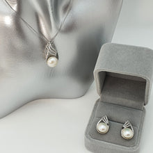 Load image into Gallery viewer, Bridal Freshwater Jewellery Teardrop Set, Sterling silver