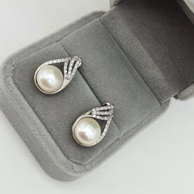 Load image into Gallery viewer, Bridal Freshwater Jewellery Teardrop Set, Sterling silver