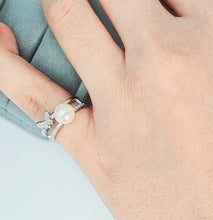 Load image into Gallery viewer, Round Freshwater Pearl Butterfly ring, sterling silver