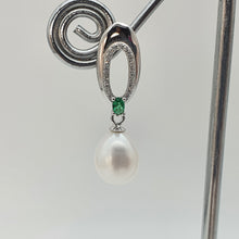 Load image into Gallery viewer, Green Crystal & Freshwater Pearl Oval Earring, Sterling Silver