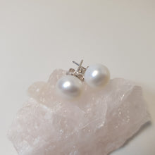Load image into Gallery viewer, Freshwater cultured pearl (6mm) stud earrings, Sterling Silver
