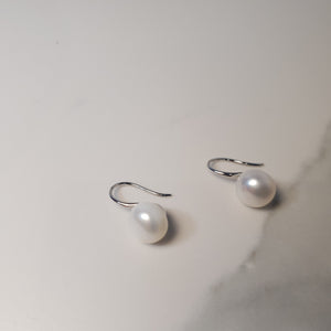 Freshwater Cultured Pearl Hook Earrings_Sterling Silver