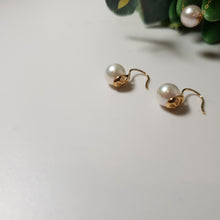 Load image into Gallery viewer, Akoya Pearl Earrings
