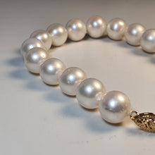 Load image into Gallery viewer, Large Freshwater Pearl Bracelet, 14K Yellow Gold Clasp
