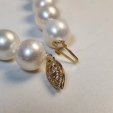 Load image into Gallery viewer, Large Freshwater Pearl Bracelet, 14K Yellow Gold Clasp
