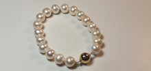 Load image into Gallery viewer, Large Freshwater Pearl Bracelet, Yellow Gold
