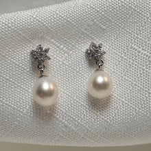 Load image into Gallery viewer, Flower Design &amp; Rice Freshwater Pearl Earring, Sterling Silver
