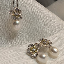 Load image into Gallery viewer, Freshwater Pearl Flower Jewellery Set, Sterling Silver
