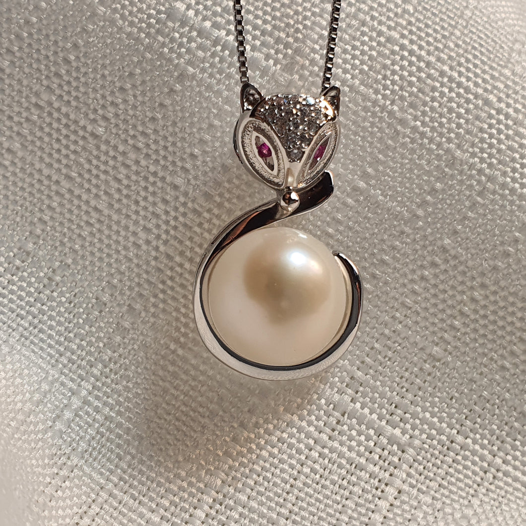 Freshwater Pearl Pendant & Chain, Fox Design, Sterling Silver