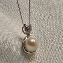 Load image into Gallery viewer, Freshwater Pearl Pendant &amp; Chain, Fox Design, Sterling Silver
