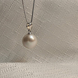 White Baroque Pearl Pendant and Chain, Sterling Silver, Amispearl