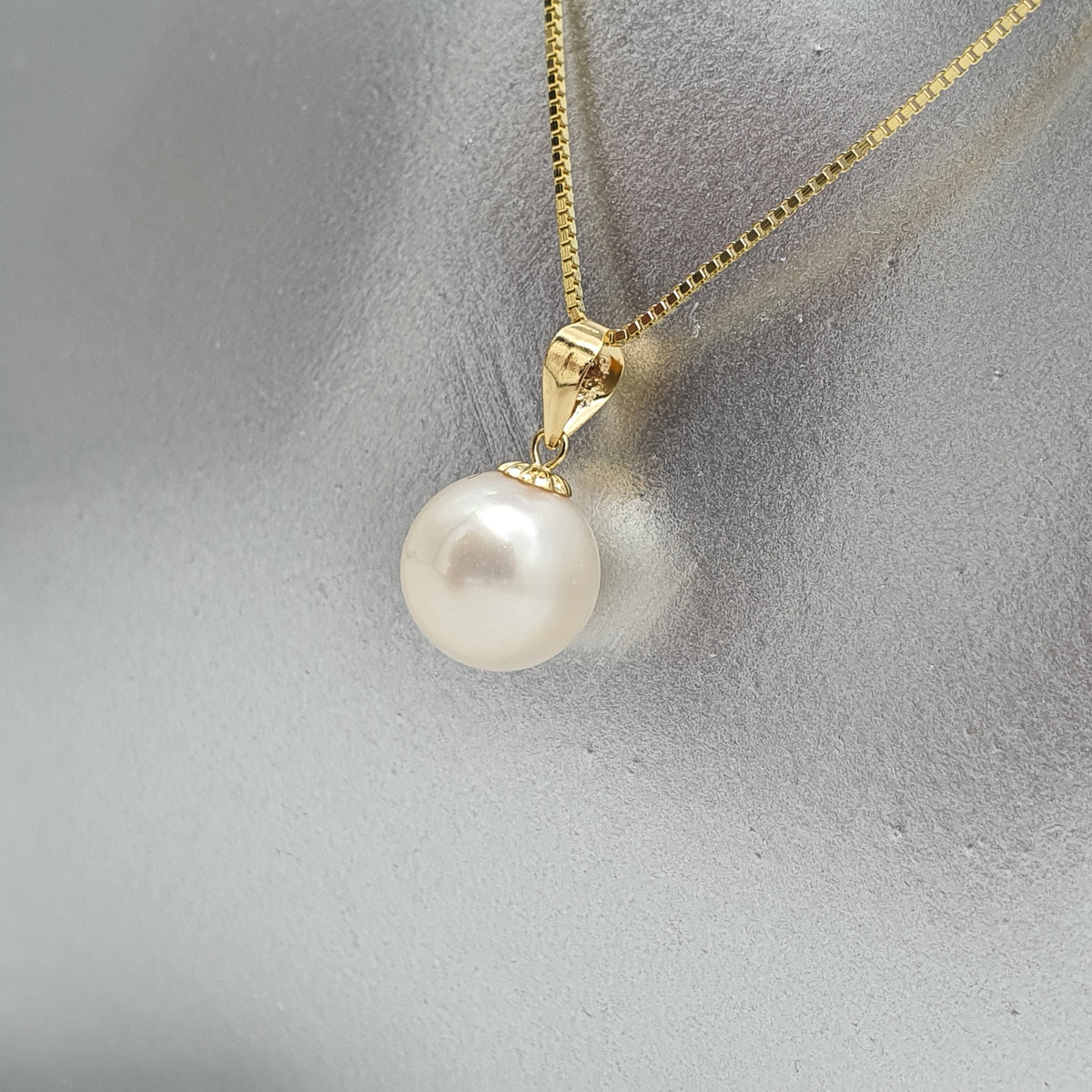 Freshwater Pearl Pendant, 18k Yellow Gold | Amis pearl