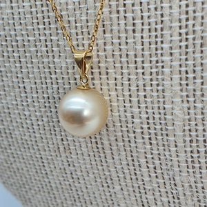 South sea cultured pearl pendant+chain, 18K Yellow Gold