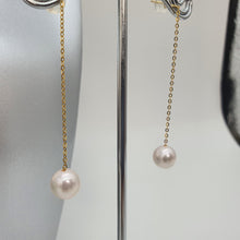 Load image into Gallery viewer, Large Japanese Akoya Pearl Earring, Yellow Gold
